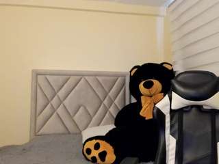 Live webcam model salomebrunette on Soda Cams