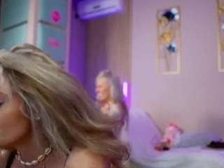 Live webcam model sabrinajade on Soda Cams