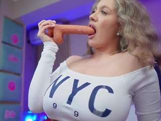 sabrinajade's CamSoda show and profile