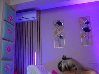 该模特正在直播。 sabrinajade
