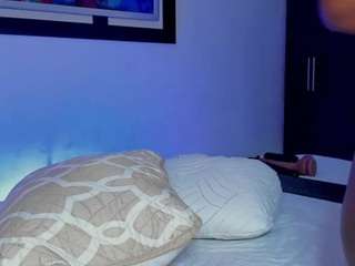 Khaleesi-Laylee live cam preview