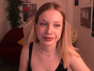 HeyDora's Live Sex Cam Show