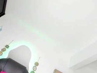 beautiful oriana live cam preview