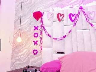 Live webcam model veronicalodge23 on Soda Cams