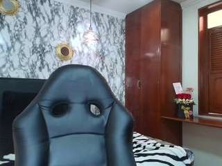 naughtykittenm Live Webcam on CamSoda