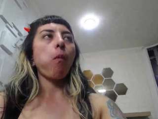  naughtykittenm chat room