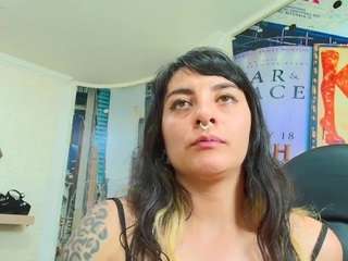 naughtykittenm live cam profile