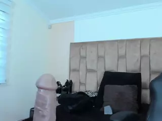 NaughtyKittenm's Live Sex Cam Show
