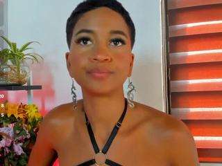 julieta-cooper Live Webcam on CamSoda