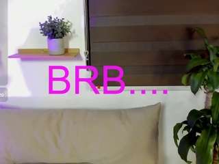 julieta-cooper Live Webcam on CamSoda