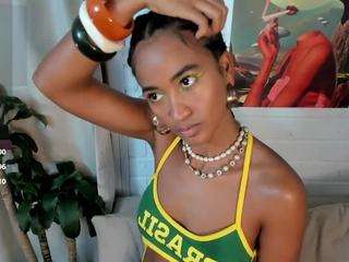 julieta-cooper Live Webcam on CamSoda