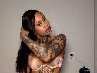 Live webcam model trinityteighlour on Soda Cams