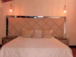 alyssadean Drinking live webcam