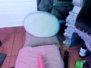 kitty-doll from CamSoda is Freechat