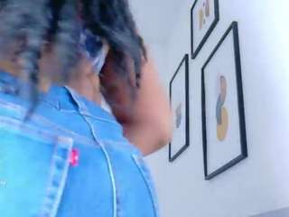 lilisantos Live Webcam on CamSoda