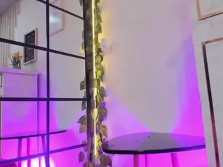 MEGAN-DIAMOND's Live Sex Cam Show