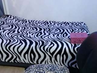 Mẫu này đang trực tiếp. callmeamber1