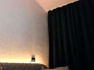 Live Sex Chat with JinnyGold (@jinnygold)