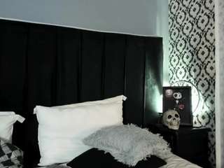 adeelinee's CamSoda show and profile