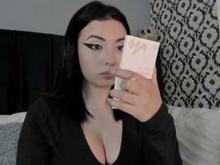 adeelinee
