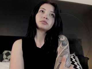 adeelinee