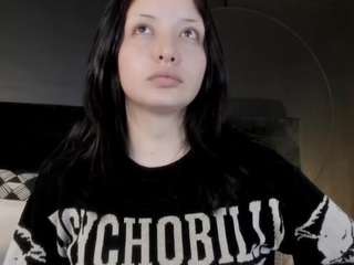 adeelinee
