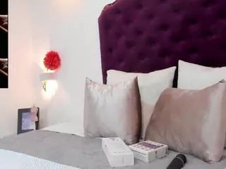 lucianaportec's Live Sex Cam Show