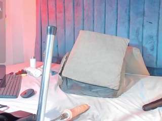 sarayhorny69's CamSoda show and profile