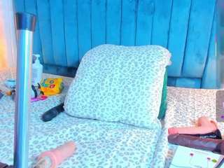 Live cam show with sarayhorny69