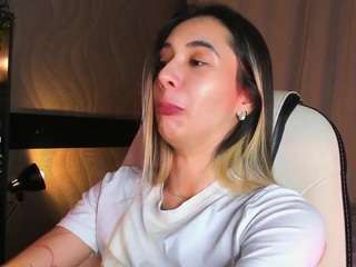 darlabelle's CamSoda show and profile