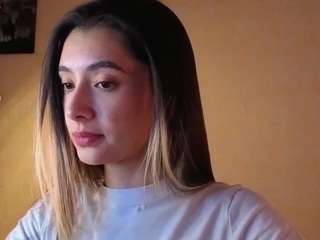 le modèle darlabelle est en webcam porno dans un show sur le site camsoda, il possède les tags suivants: ass,asshole,teen-18,tattoos,striptease,spank,small ass,public,pov,orgasm,massage,lush,lingerie,flashing,fingers,fetish,feet,dildo,brown eyes,blowjob