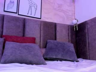 le modèle alyssia-collins est en webcam porno dans un show sur le site camsoda, il possède les tags suivants: amateur,shaved-pussy,living-room,anal,lush,naked,natural,orgasm,pussy,sexy,solo,green eyes,solo show,spank,squirter,strip,tease,teen (18+),thick,toys