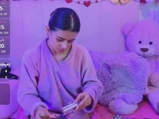 bella-thix's CamSoda show and profile