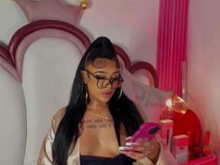 KhelanyIsyy live webcam show