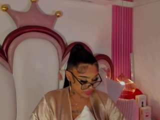 KhelanyIsyy live webcam show