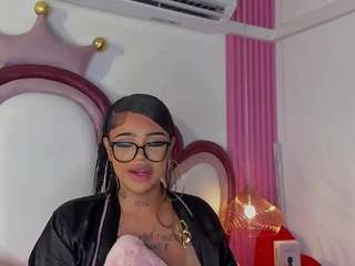 KhelanyIsyy live cam preview
