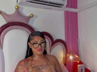 KhelanyIsyy live cam preview