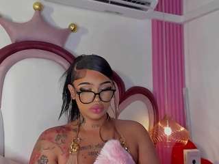 KhelanyIsyy live cam preview