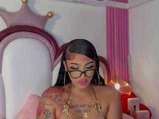 KhelanyIsyy live cam preview