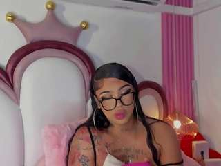 KhelanyIsyy live cam preview