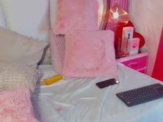 KhelanyIsyy live cam preview