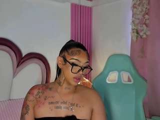 KhelanyIsyy live cam preview