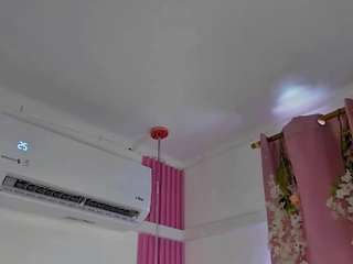 KhelanyIsyy live cam preview