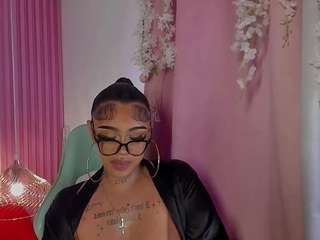 KhelanyIsyy live cam preview