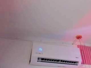 KhelanyIsyy live cam preview