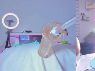 abigail-girl's CamSoda show and profile