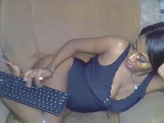 senoritah Live Webcam on CamSoda