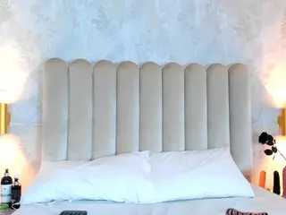 valenmoon1's Live Sex Cam Show