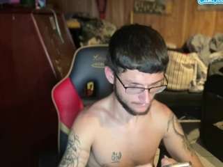 youngkubenski215 Live Webcam on CamSoda