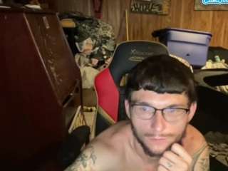 youngkubenski215 Live Webcam on CamSoda